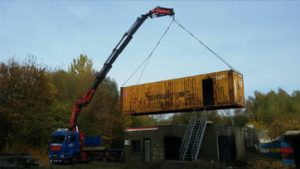 Plaatsen van Container met kraan
